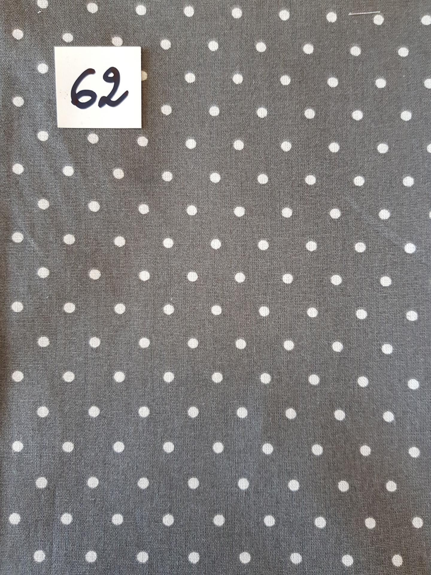 62 tissus lingettes motif pois gris 62